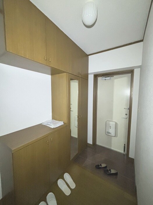 物件内観写真10　(玄関)