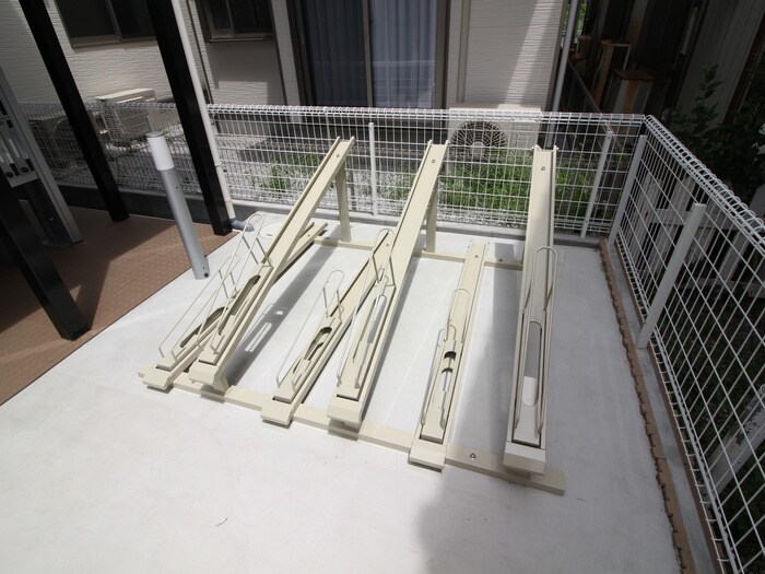 物件外観写真6　(駐輪場)