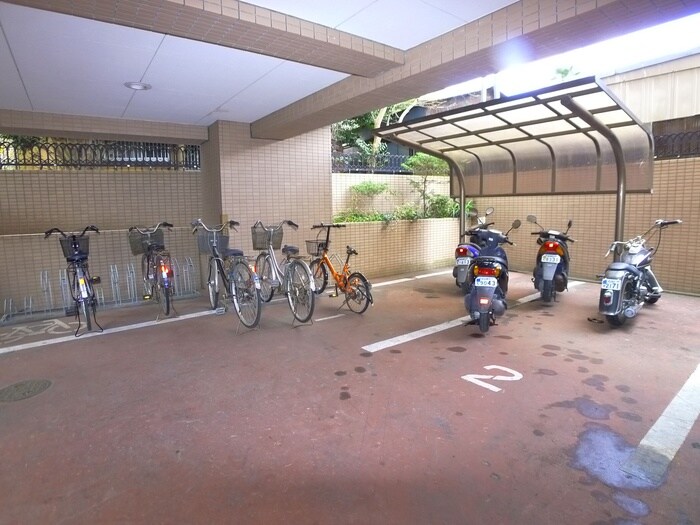 物件外観写真6　(駐輪場)