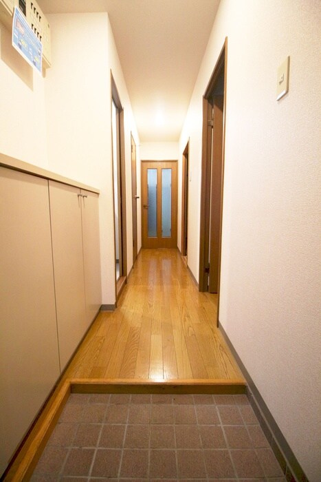 物件内観写真10　(玄関)