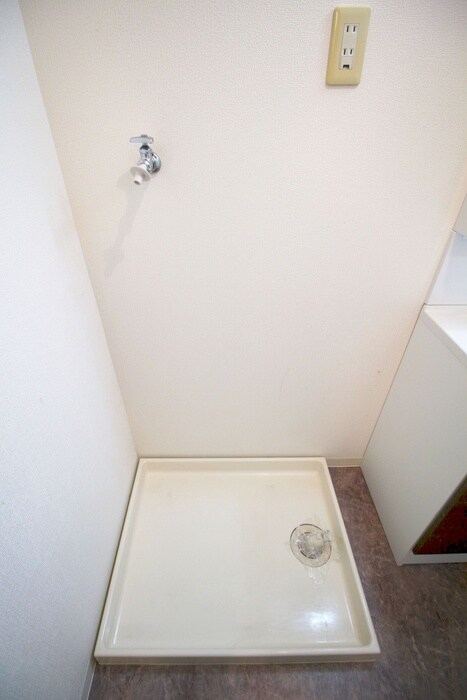 物件内観写真18　(洗濯機置場)