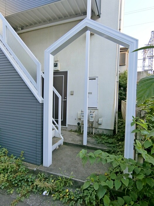 物件外観写真3　(エントランス部分)