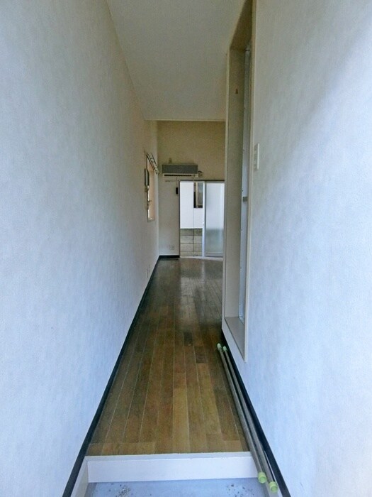 物件内観写真11　(廊下)