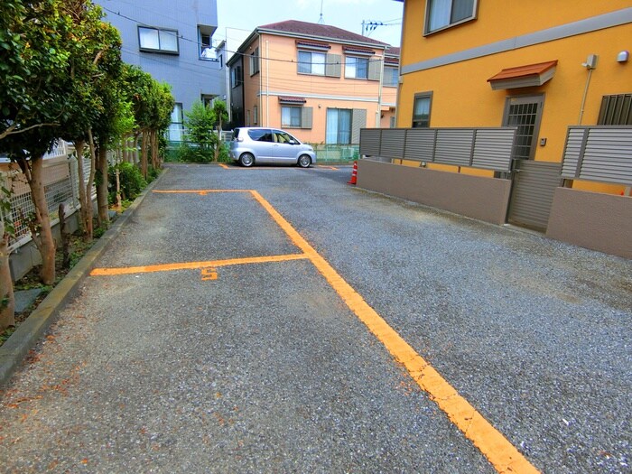 物件外観写真2　(駐車場)