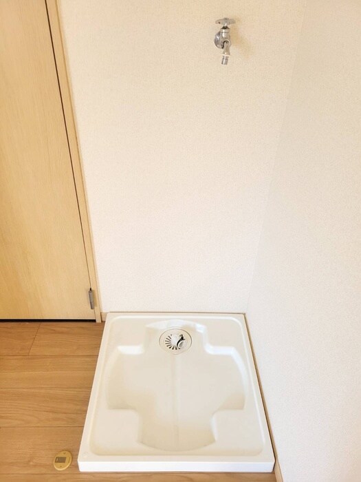 物件内観写真14　(洗濯機置場)