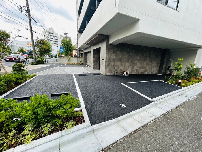 物件外観写真2　(駐車場)