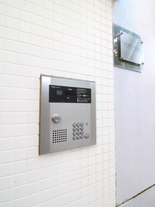 物件外観写真4　(エントランス部分)