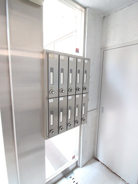 物件外観写真5　(エントランス部分)