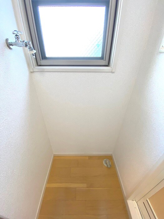 物件内観写真14　(洗濯機置場)