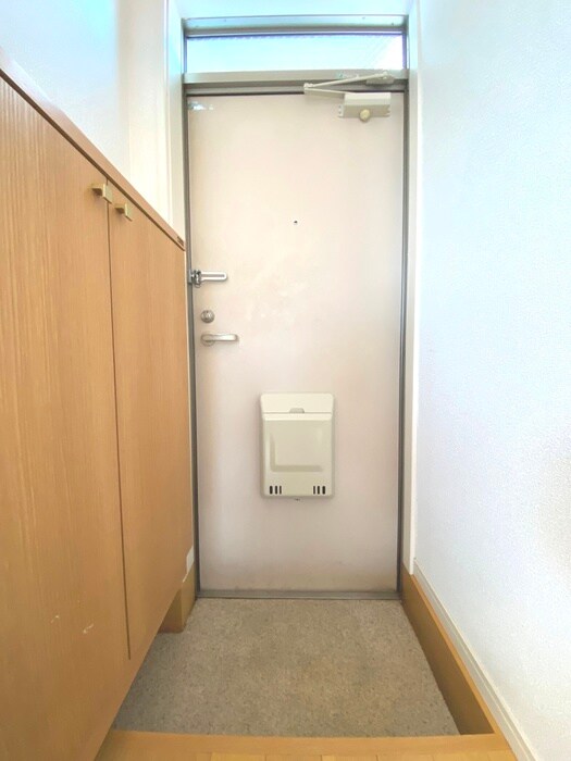 物件内観写真16　(玄関)