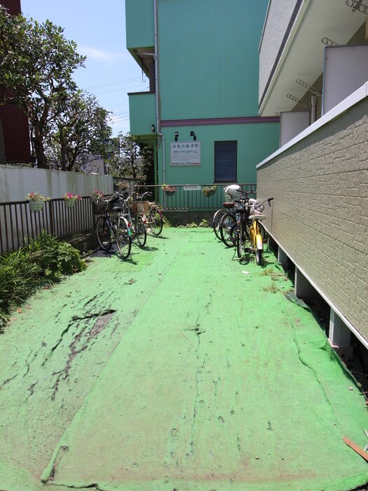 物件外観写真3　(駐輪場)
