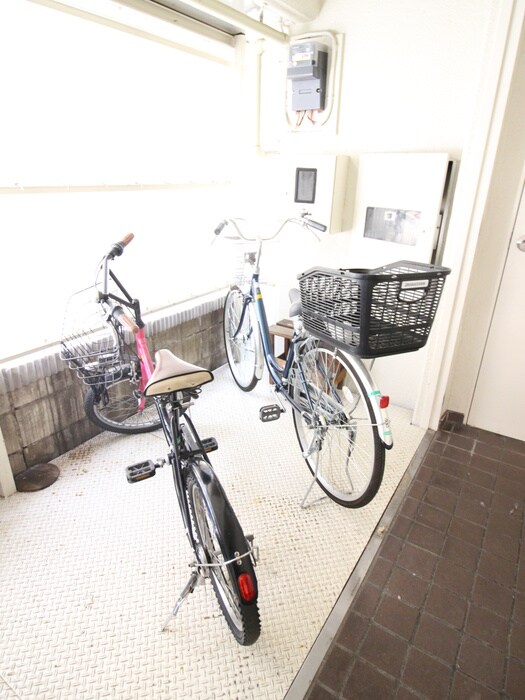 物件外観写真5　(駐輪場)