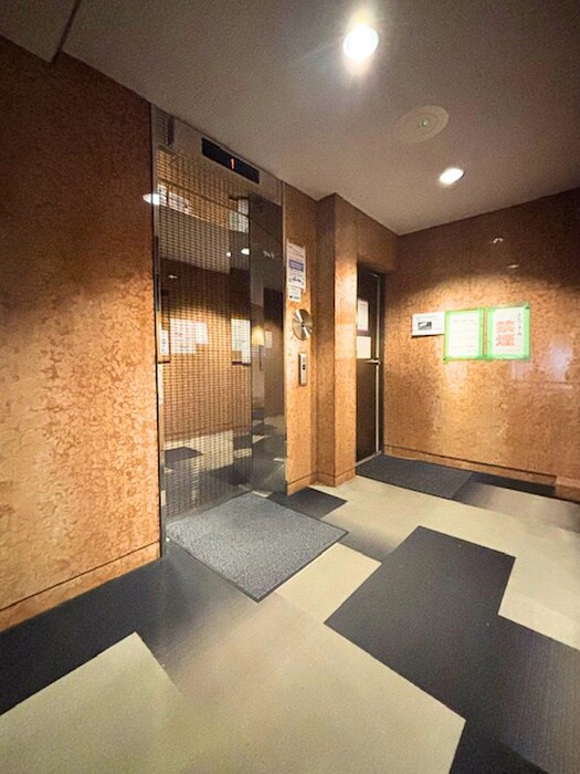 エンゼルイン大森（２０５）のエントランス部分