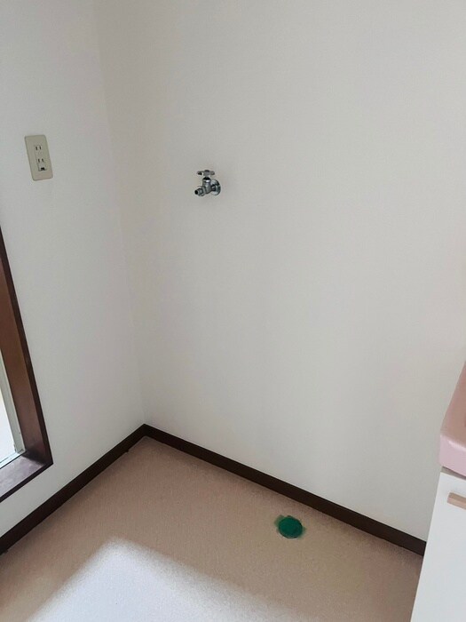物件内観写真14　(洗濯機置場)