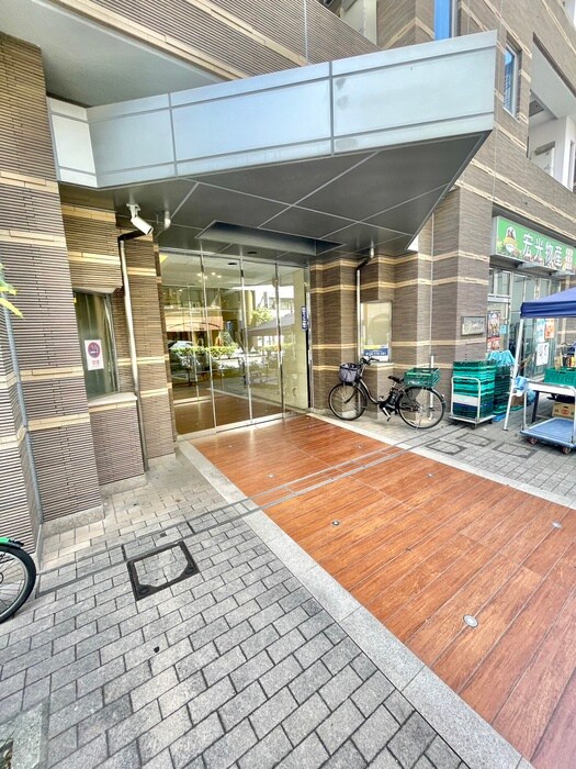 物件外観写真3　(エントランス部分)