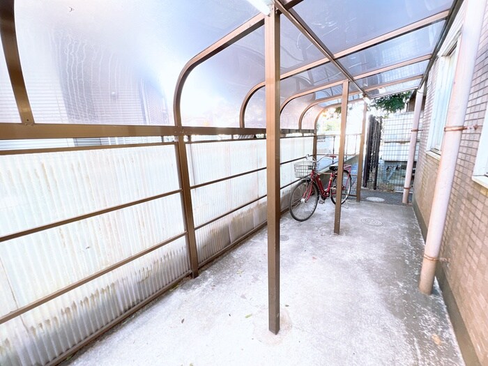 物件外観写真4　(駐輪場)