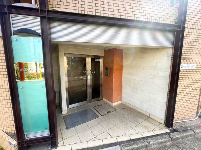 物件外観写真6　(エントランス部分)