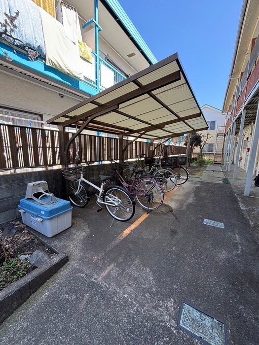 物件外観写真3　(駐輪場)