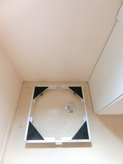 物件内観写真11　(洗濯機置場)