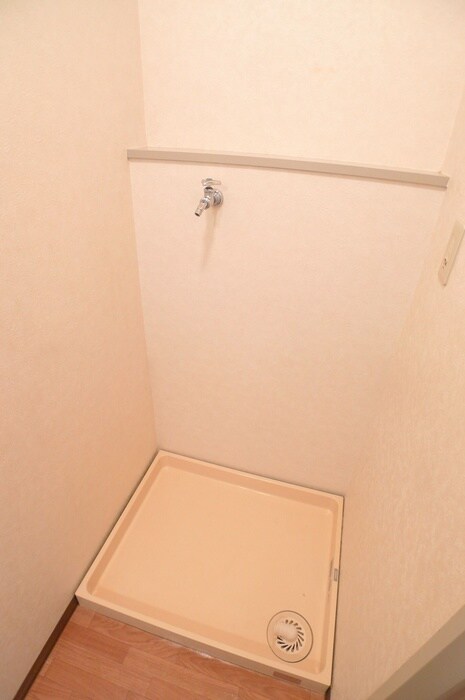 物件内観写真10　(洗濯機置場)