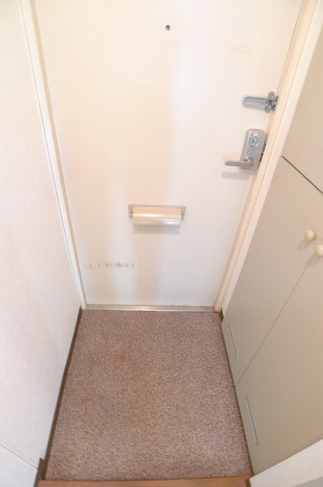 物件内観写真16　(玄関)