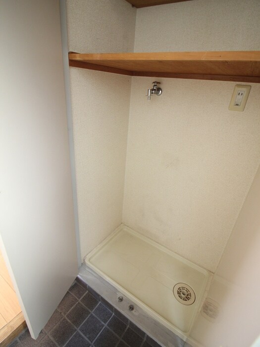 物件内観写真14　(洗濯機置場)