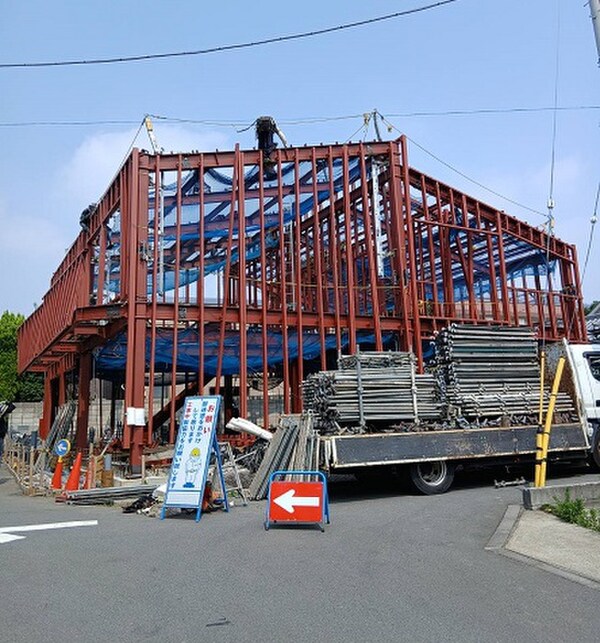 建築中
