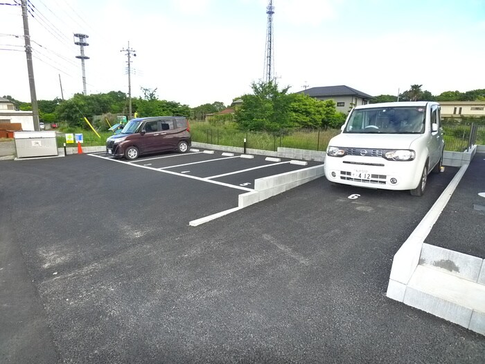 物件外観写真5　(駐車場)