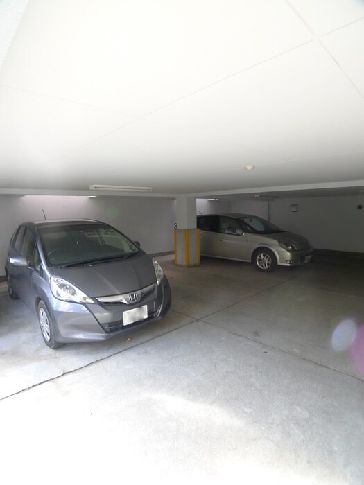 物件外観写真4　(駐車場)