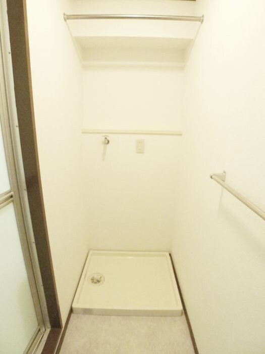 物件内観写真12　(洗濯機置場)