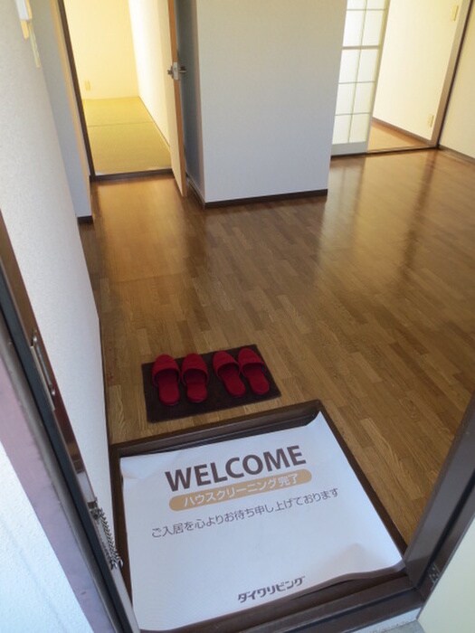 物件内観写真4　(玄関)