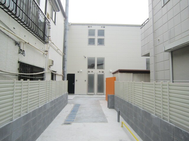 物件外観写真6　(エントランス部分)