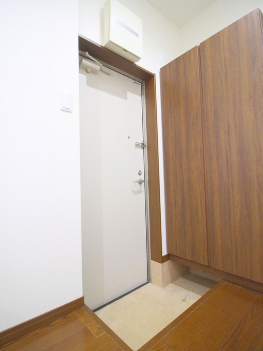 物件内観写真7　(玄関)