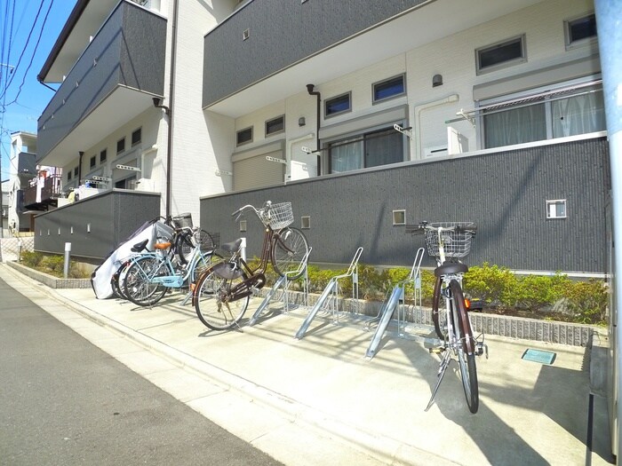 物件外観写真3　(駐輪場)