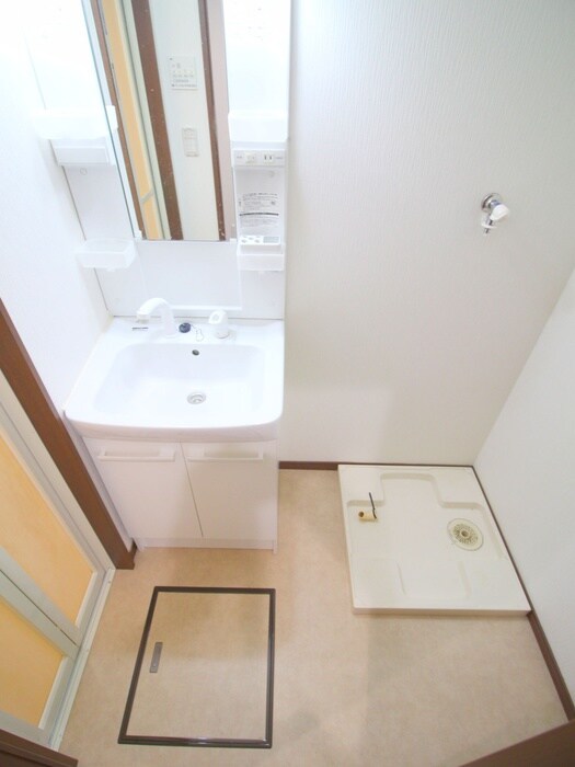 物件内観写真16　(洗濯機置場)