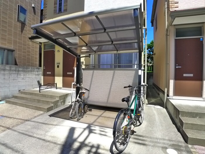 物件外観写真3　(駐輪場)