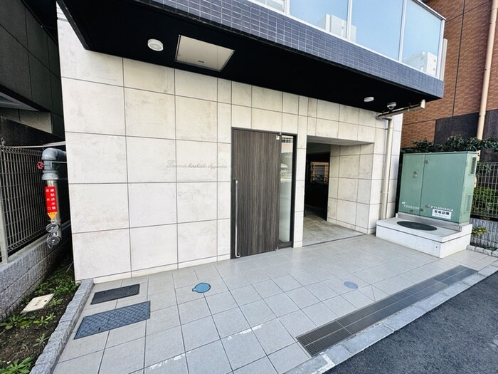 物件外観写真2　(エントランス部分)