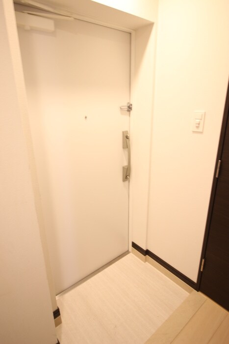 物件内観写真16　(玄関)