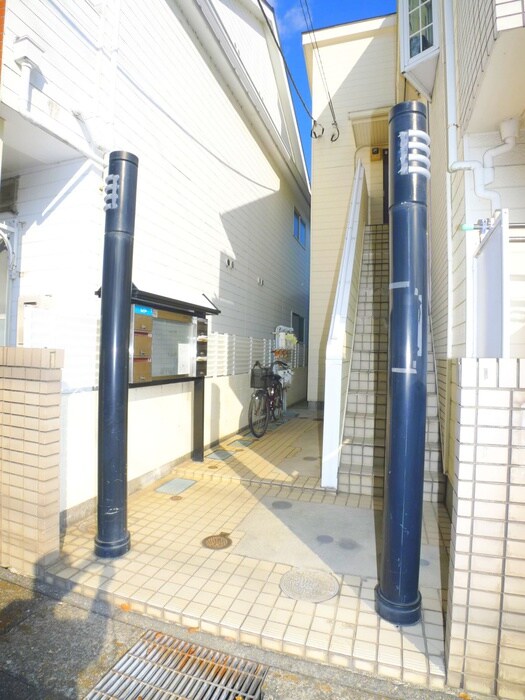 物件外観写真3　(エントランス部分)