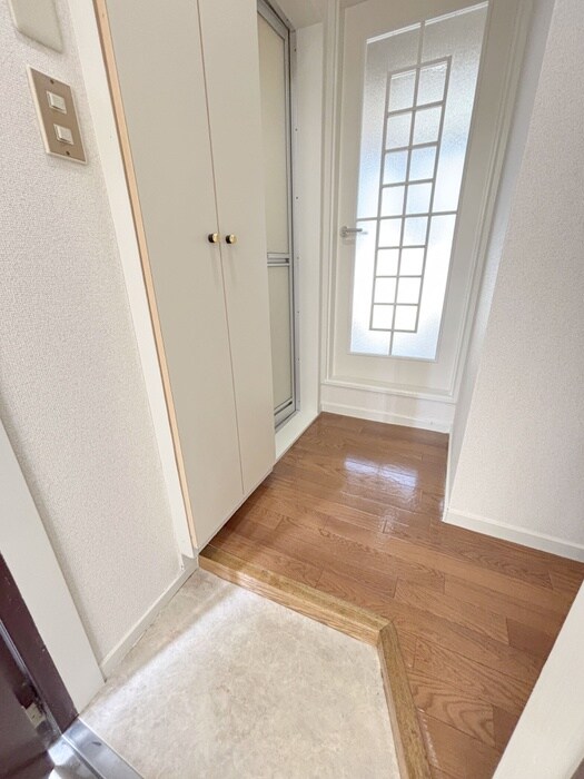 物件内観写真12　(玄関)