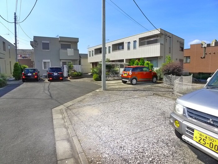 物件外観写真5　(駐車場)