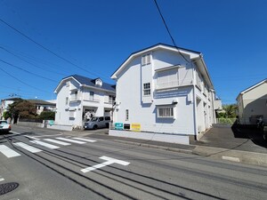 ホワイトハウスクリハラＡ外観写真