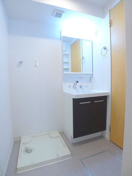 物件内観写真13　(洗濯機置場)