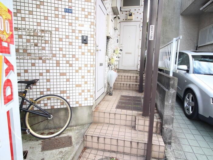 物件外観写真4　(エントランス部分)