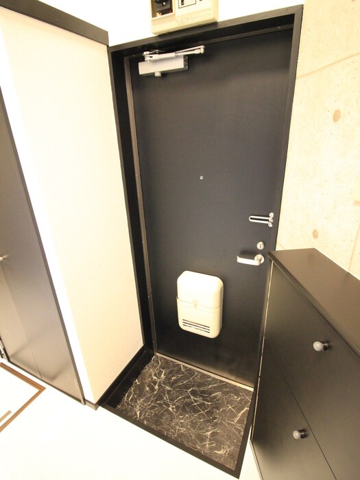 物件内観写真16　(玄関)