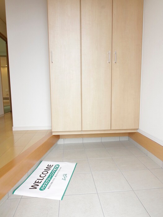 物件内観写真13　(玄関)