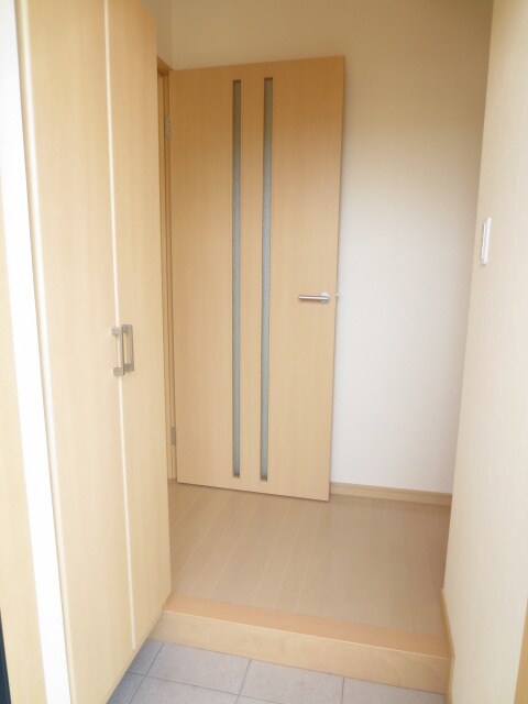 物件内観写真5　(玄関)