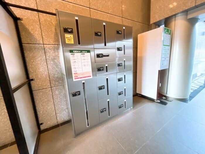 物件外観写真6　(エントランス部分)