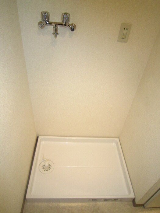 物件内観写真15　(洗濯機置場)