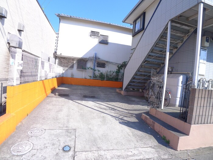 物件外観写真2　(駐車場)